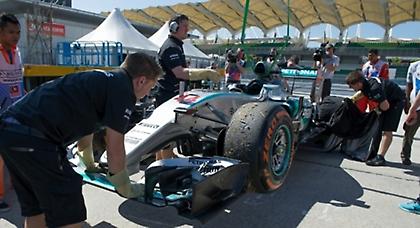 Ταχύτερος ο Ρόσμπεργκ, μπελάδες για Χάμιλτον