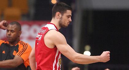 Ο Παπαπέτρου… σήκωσε τους Αγγελόπουλους! (video)