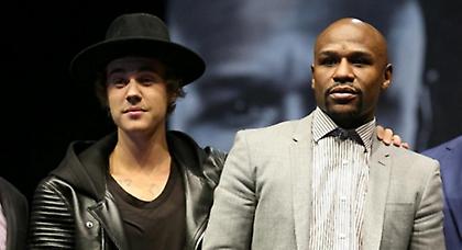 Ο Μπίμπερ θα συνοδεύσει στο ρινγκ τον Μεϊγουέδερ