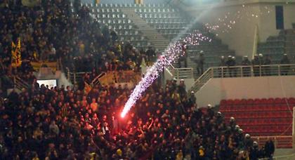 Εικόνες απ' τα επεισόδια στο ΑΕΚ-ΠΑΟΚ