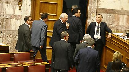 Θυελλώδης η συνεδρίαση της Βουλής