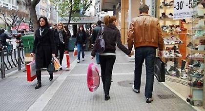 Από αύριο το εορταστικό ωράριο των καταστημάτων