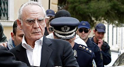 Στη δίκη του Άκη καλούνται Σημίτης, Β. Παπανδρέου, Βενιζέλος και Παπαντωνίου