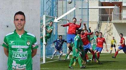 «Σκαρφάλωσε» στο δοκάρι για να σώσει την ομάδα (pic)