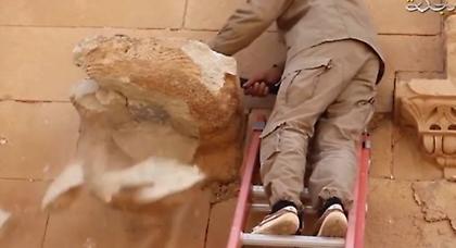 Νέο βίντεο από την καταστροφή αρχαίων μνημείων από τους τζιχαντιστές