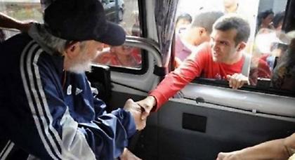 Εμφανίστηκε μετά από ένα χρόνο ο Φιντέλ Κάστρο