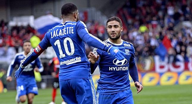 Πρώτη και περιμένει το «clasico» η Λιόν!