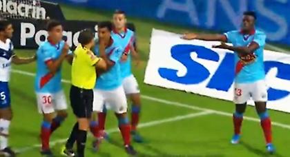 Αυτός ο διαιτητής είναι… κοχονάτος! (video)