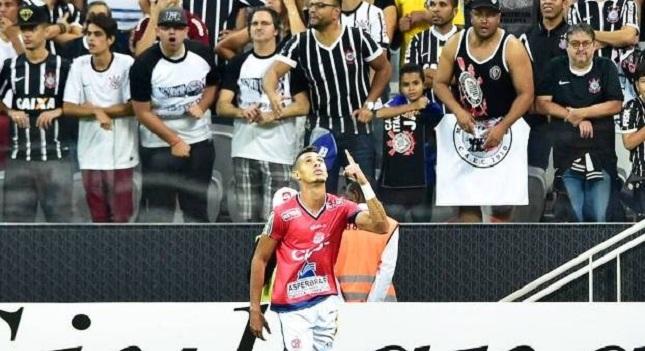 Κρισλάν: «Όνειρο να παίξω στη Σάντος…»