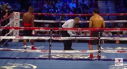 Μποξέρ έχασε το… κινητό του σε αγώνα (video)