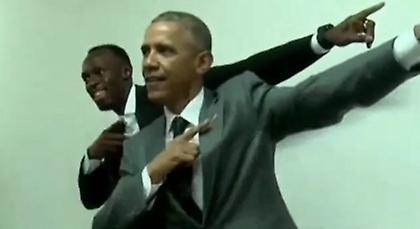 Ο Ομπάμα ποζάρει με τον Μπολτ (video)