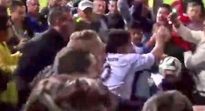 Χτύπησε γυναίκα και κάμεραμαν ο Μαραντόνα (video)