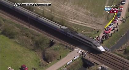 Παραλίγο τραγωδία σε ποδηλατικό αγώνα! (video)