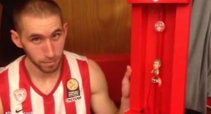 Οι ερυθρόλευκες λαμπάδες (video)