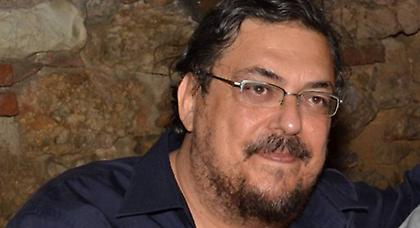 «Ο κόσμος ανάποδα» με τον Λαυρέντη Μαχαιρίτσα