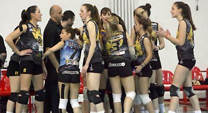 Πρώτο σερβίς και στην τριάδα