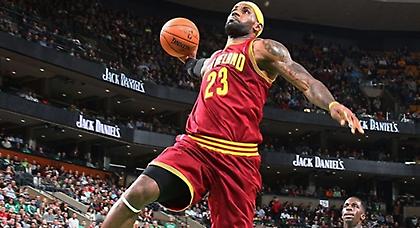 Το απίστευτο καλάθι του ΛεΜπρον! (video)