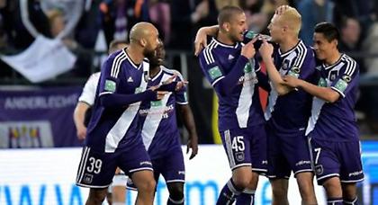 Φώναξε «παρούσα»