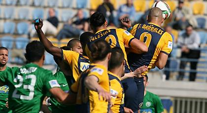 Άλλο ένα γκολ με κεφαλιά και γράφει ιστορία