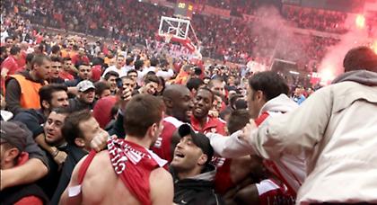 Μια αγωνιστική και βαρύ πρόστιμο σε Ολυμπιακό