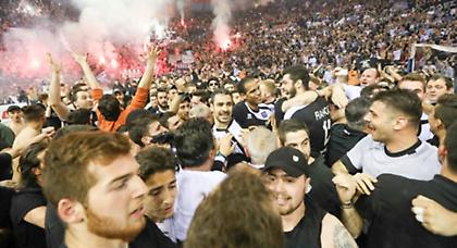 Πανζουρλισμός στο «Παλατάκι» (pics)