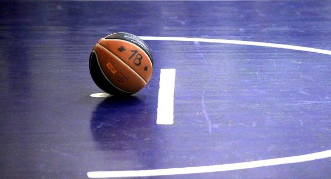 Έγγραφη σύσταση στην ΑΕΚ, πρόστιμο στον Άρη