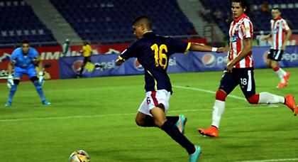 Παίζει μπάλα με ένα χέρι! (video)