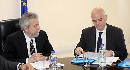 «Αμοιβαίες υποχωρήσεις για να τα βρούμε»