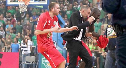 Λοτζέσκι: «Πως σκ…α τα επιτρέπουν αυτά»;