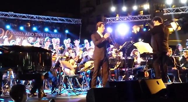 Ο Σάκης Ρουβάς ερμήνευσε το «Άξιον Εστί»! (vids)