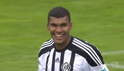 «Ζλατανιά»… από την ανάποδη (video)