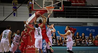 Στο χείλος του γκρεμού η Ούνιξ