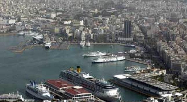 Στα «κάγκελα» οι εργαζόμενοι στα λιμάνια