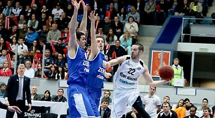 Ζωντανή και με πλεονέκτημα η Ζενίτ!