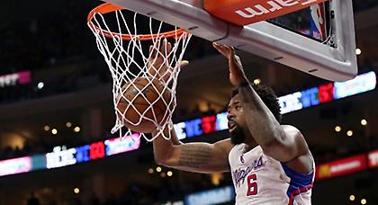 Δεν χάνει… ούτε από βολές