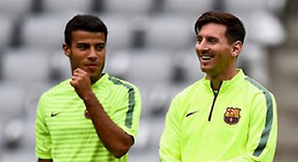 Ρεζίλι μπροστά στον Μέσι (video)