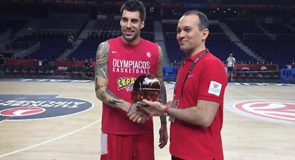 Ο Αγγελόπουλος βράβευσε τον Πρίντεζη