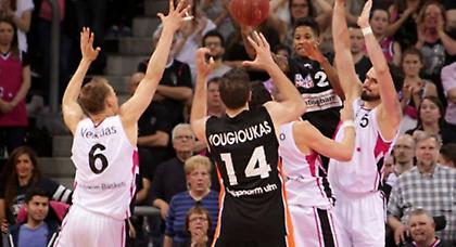 Ισοφάρισε ο «σούπερ» Βουγιούκας, «καθάρισε» η Μπάγερν