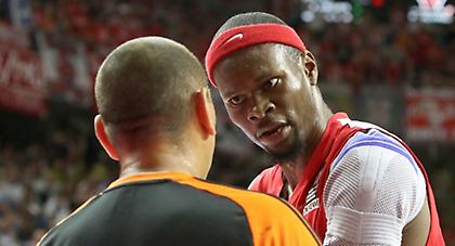 Πέτγουεϊ: «Δεν γίνεται μόνο με άμυνα» (Video)