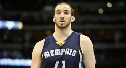 Κουνάει… μαντήλι ο Κουφός