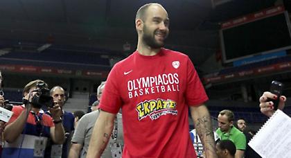 Ζήτησε υπογεγραμμένη τη φανέλα του Σπανούλη! (pic)