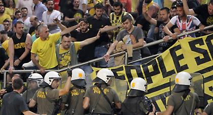 Ένταση στο Άρης-ΑΕΚ! (pics)