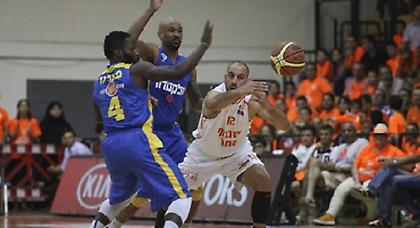 Προβάδισμα χωρίς «Σόφο» για Μακάμπι