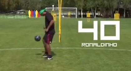 Ο «Ρόνι» κάνει ποδαράκια με δεμένα μάτια!