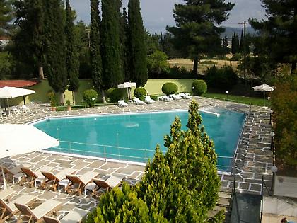 Λειτουργεί η εξωτερική πισίνα στην Ιαματική Πηγή Υπάτης