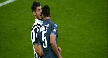 «Γκρέμισε» τον Μοράτα με κουτουλιά! (video)