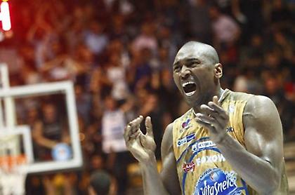 Ο Γουόρλντ Πις δεν τα παρατά