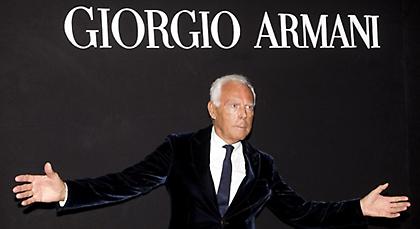 Ο Αρμάνι πάει βόλτα τα σκυλιά του Μος (pic)