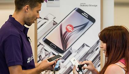 Ο Νταβίντ Φουστέρ «παίζει μπάλα» με τα Samsung GalaxyS6 και S6 edge