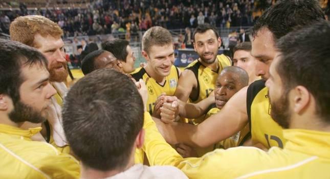 Με δεκάδα στο ΣΕΦ